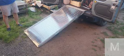 Погрузочный мост для склада переносной