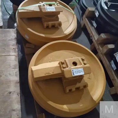 Направляющее колесо (ленивец) 114F-40-01000